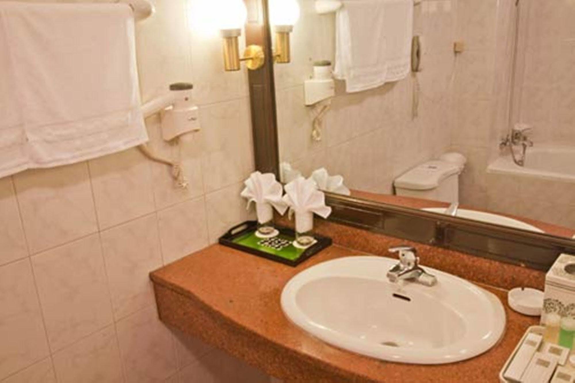 Green Park Hotel هانوي المظهر الخارجي الصورة