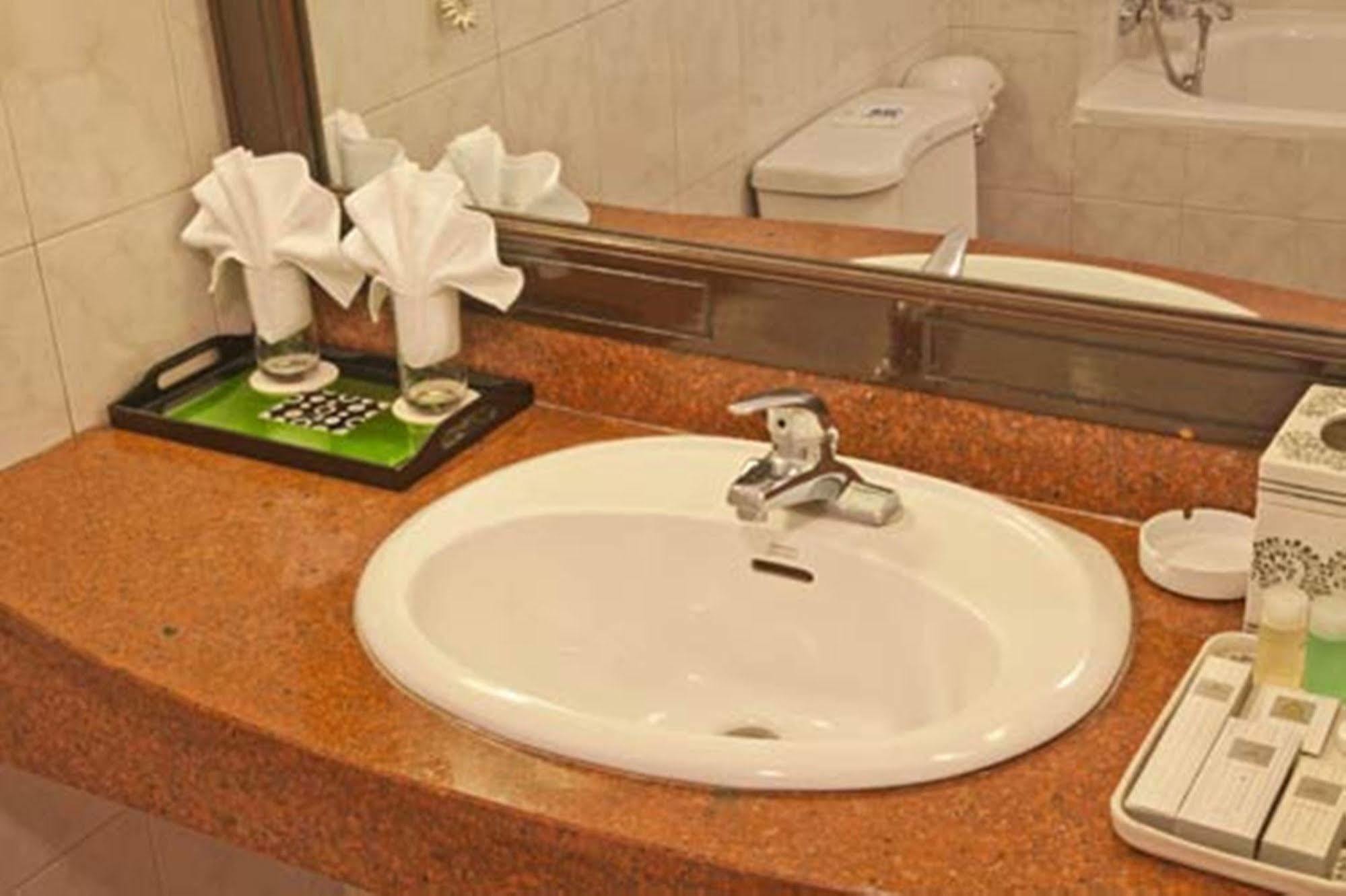Green Park Hotel هانوي المظهر الخارجي الصورة