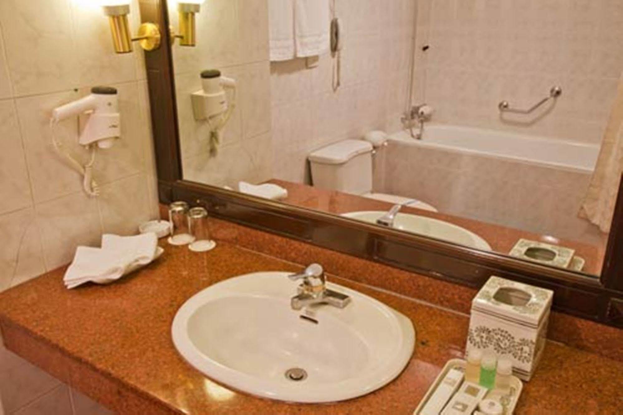 Green Park Hotel هانوي المظهر الخارجي الصورة